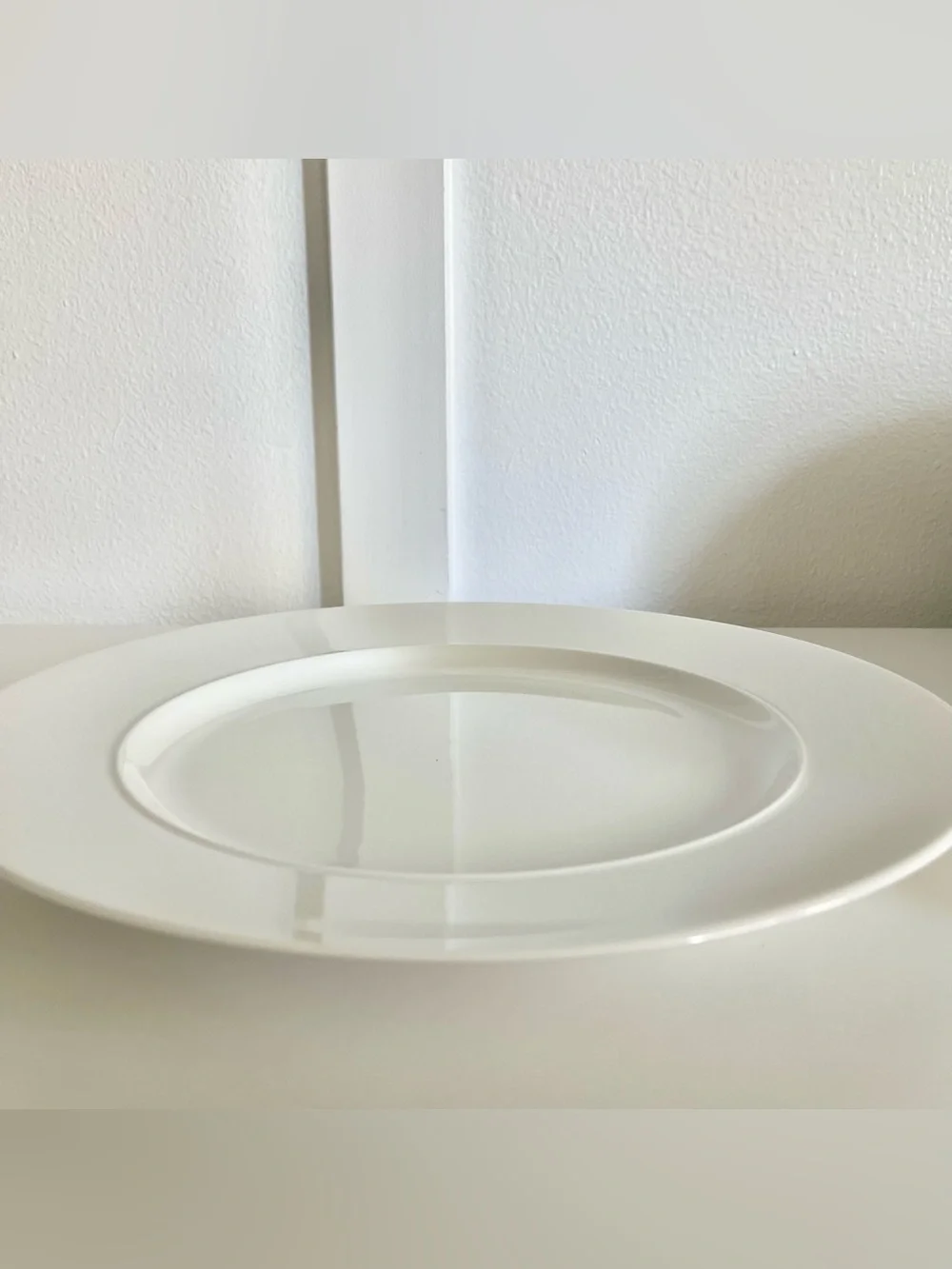Crate & Barrel EPOCH 12” Dinner Chop Plate Charger Kathleen Wills Japan White